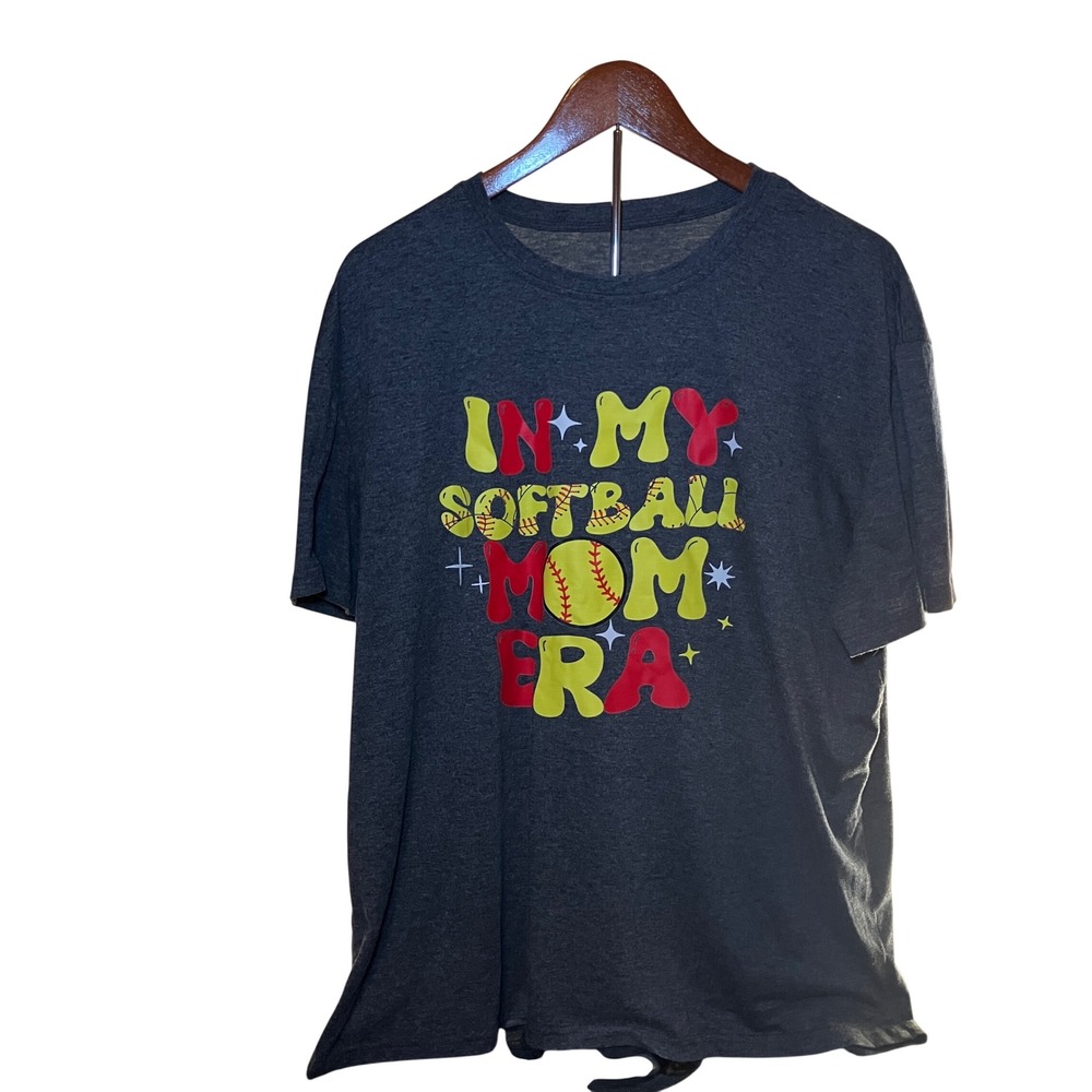 Womans XXL In My Softball Mom Era Graphic T-Shirt Heather Gray Short Sleeve Tee